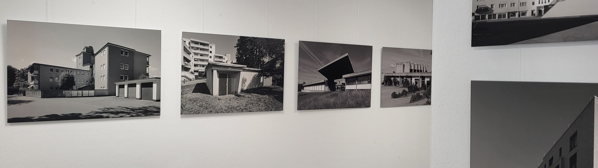 „Geretsried – Ein Teil der bayerischen Moderne“ zeigte Fotos von Jean Molitor. Konzept und Texte stammten von Dr. Kaija Voss., © Stadt Geretried „Geretsried – Ein Teil der bayerischen Moderne“ zeigte Fotos von Jean Molitor. Konzept und Texte stammten von Dr. Kaija Voss., © Stadt Geretried