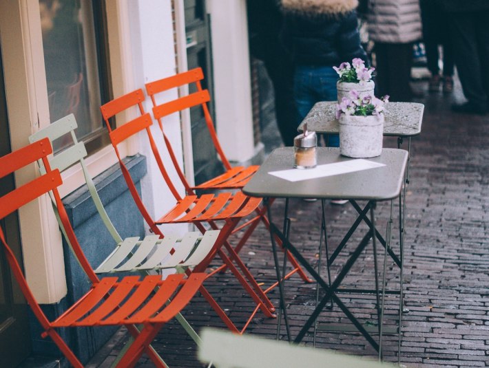Bars und bistro, &copy; Bild von <a href="https://pixabay.com/photos/?utm_source=link-attribution&amp;utm_medium=referral&amp;utm_campaign=image&amp;utm_content=1209594">Free-Photos</a> auf <a href="https://pixabay.com/de/?utm_source=link-attribution&amp;utm_medium=referral&amp;utm_campaign=image&amp;utm_content=1209594">Pixabay</a>