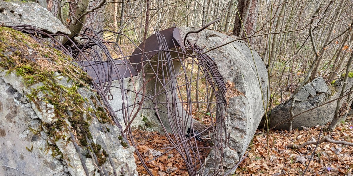 Überreste eines Ein-Mann-Bunkers, der zum Schutz einer Person bei Explosionen gedacht war., © Stadt Geretsried