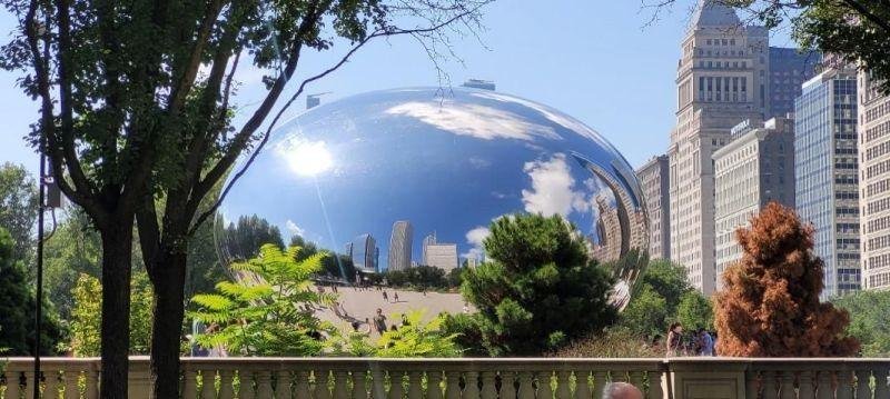 Bild 1, &copy; Dr. Kaija Voss, Chicago Millenium Park, R&uuml;ckseite des Cloud Gate &bdquo;The Bean&ldquo;, eigen